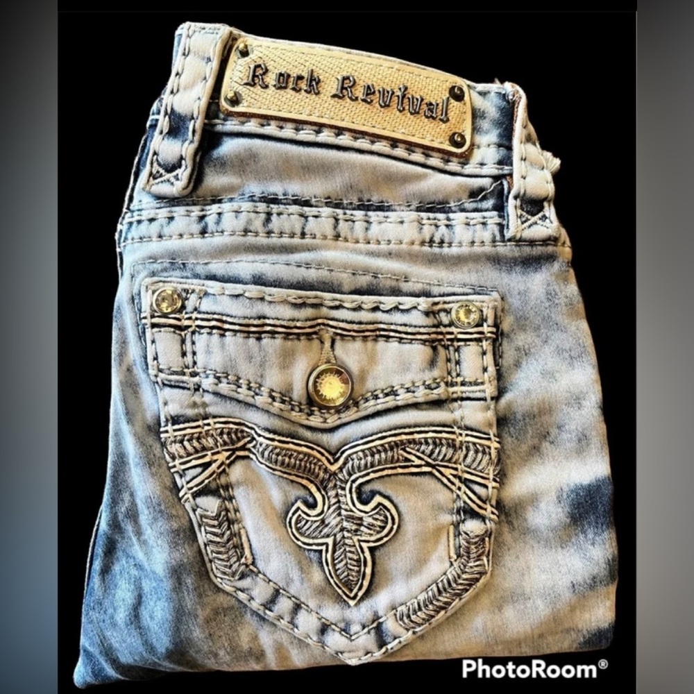 Rock Revival Light Blue Washed Capris with Embroidered Pocket Size 24 Worn Once